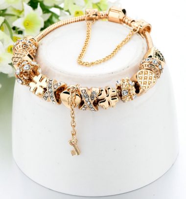 Brățară placată cu aur de 18K & charm-uri aurii